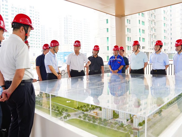 石家庄市委副书记、代理市长王现坤一行到公司西三教项目调研指导